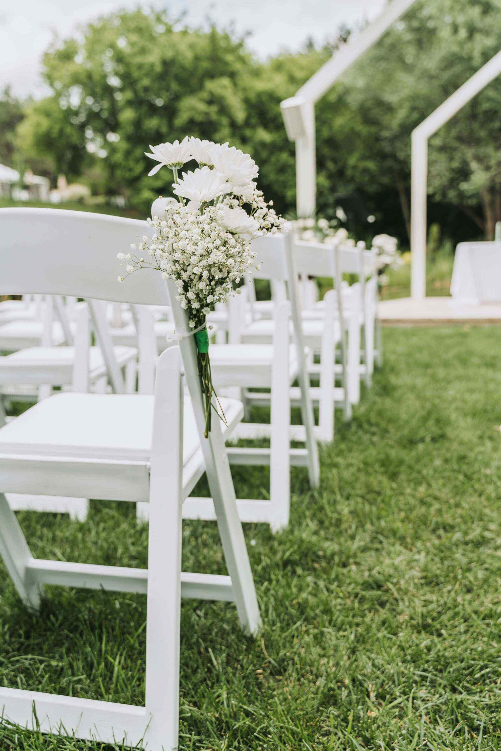 Montaje de boda en el jardín de Finca Isabela